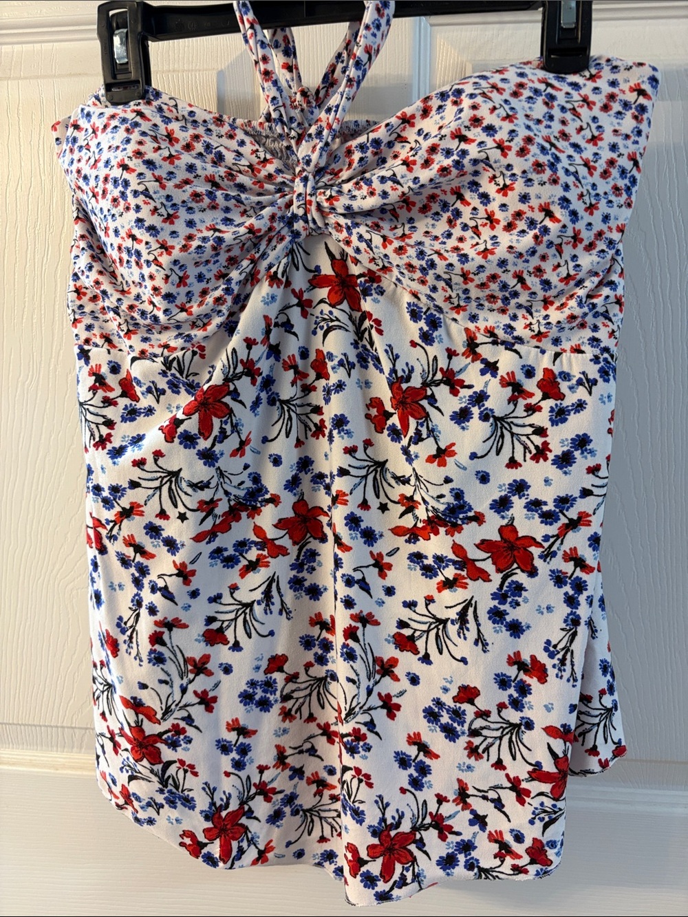 No Boundaries White Floral Twist-Front Tank Top - Red & Blue